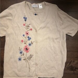Alfred Dunner Cream sweater xl with floral Accents